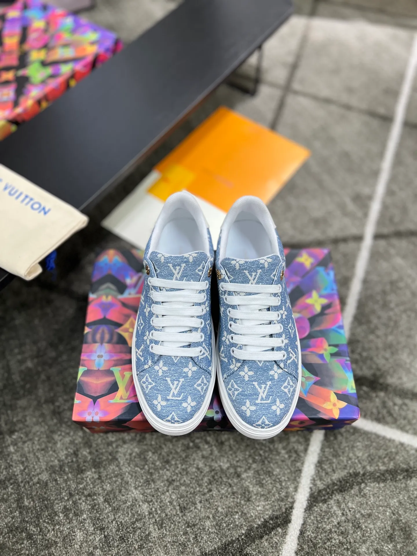 Factory price: 520💰LOUIS VUITTON [Louis VUITTON] New trendy Lv is on the market🎁, casual and fashionable men's shoes👟The upper is made of imported original fabric + cowhide mesh lining, the original wear-resistant rubber outsole, the version is simple and elegant, exclusive for trendy men, six colors available, code number: 38-44, customized 45, 46